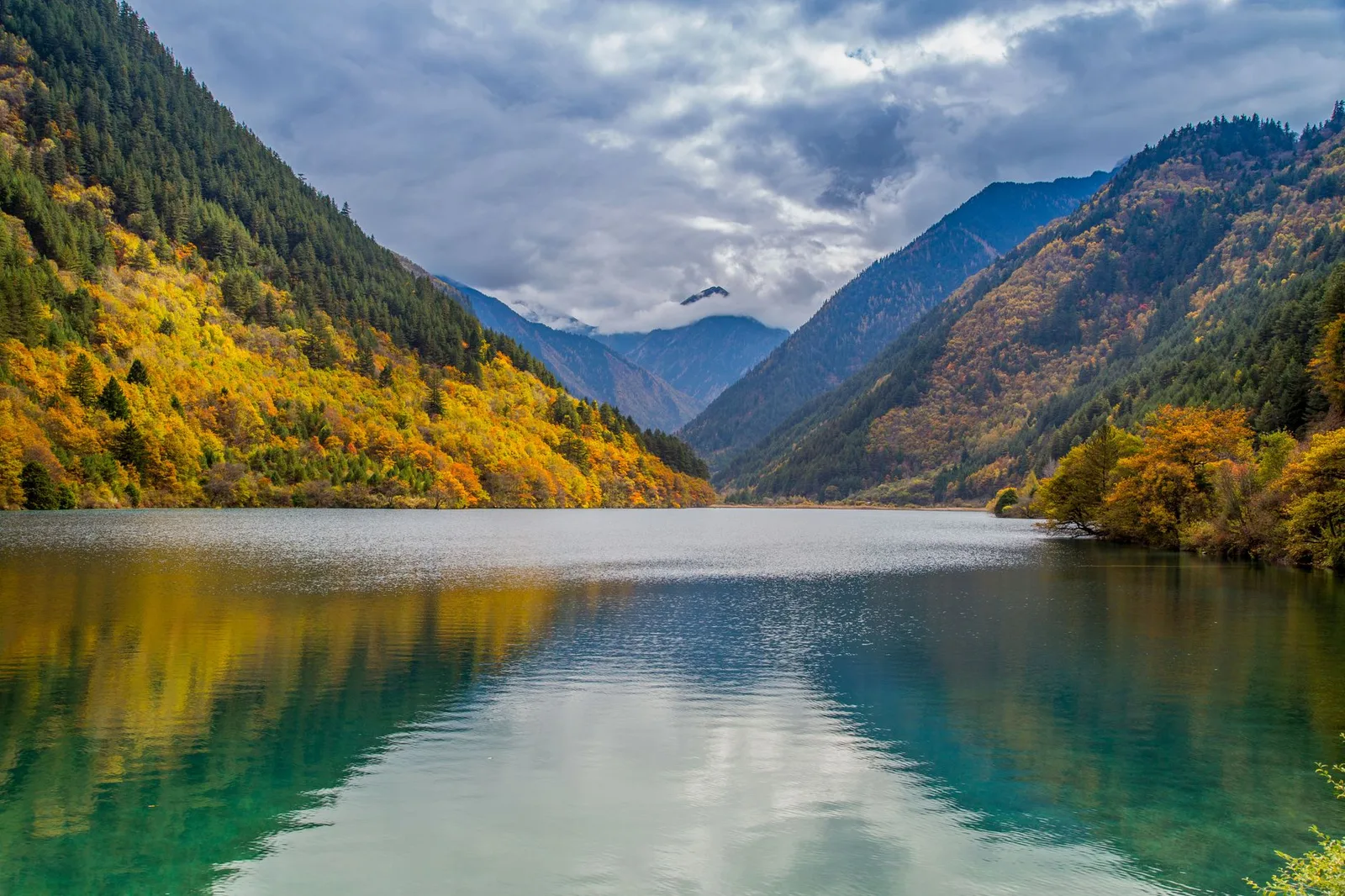 13D Chengdu Jiuzhaigou Chongqing + Zhangjiajie *Start From Surabaya*